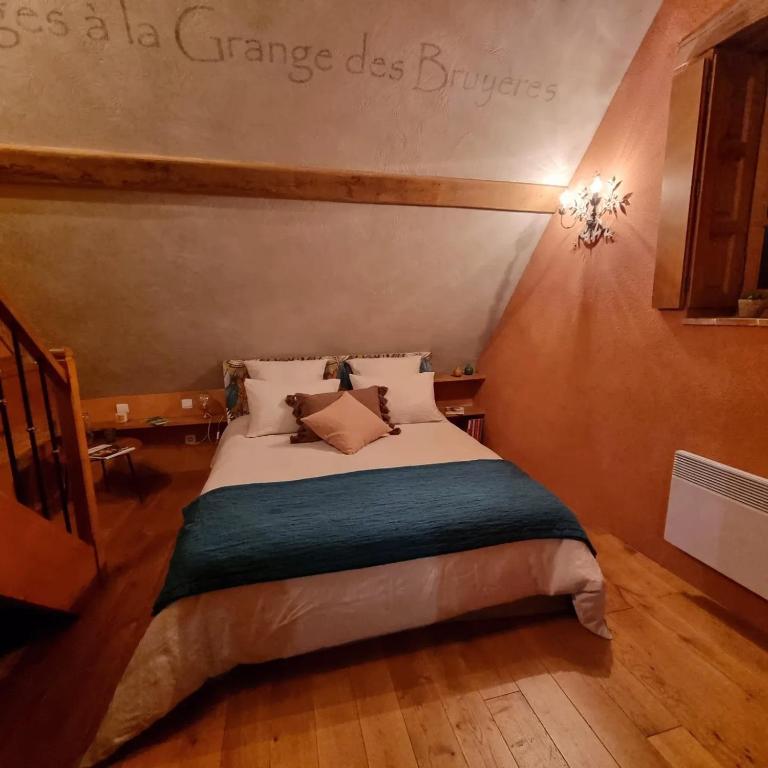 Posteľ alebo postele v izbe v ubytovaní La Grange des Bruyères