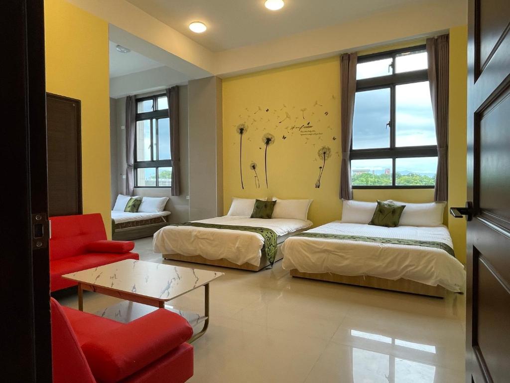 Postel nebo postele na pokoji v ubytování Dandelion Manor