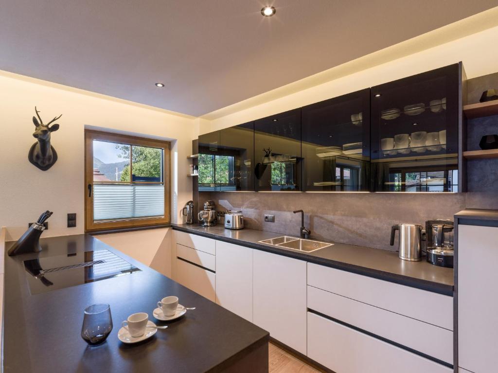 Kuchyňa alebo kuchynka v ubytovaní Bergliebe by Apartment Managers