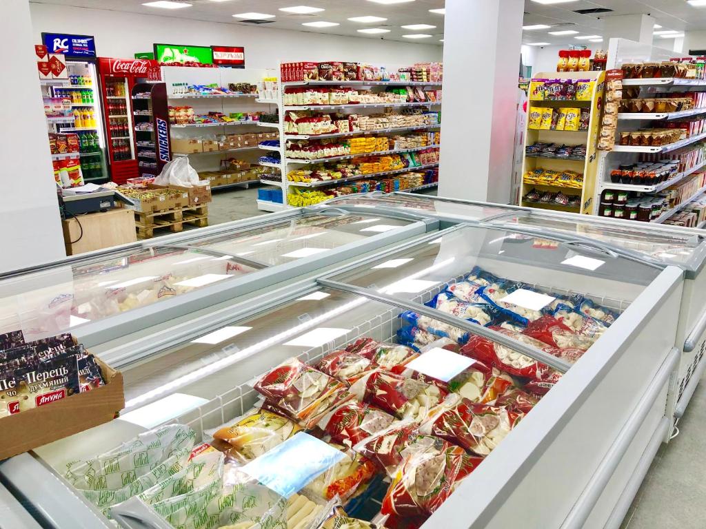 Supermarket nebo jiné obchody v  apartmánu nebo okolí