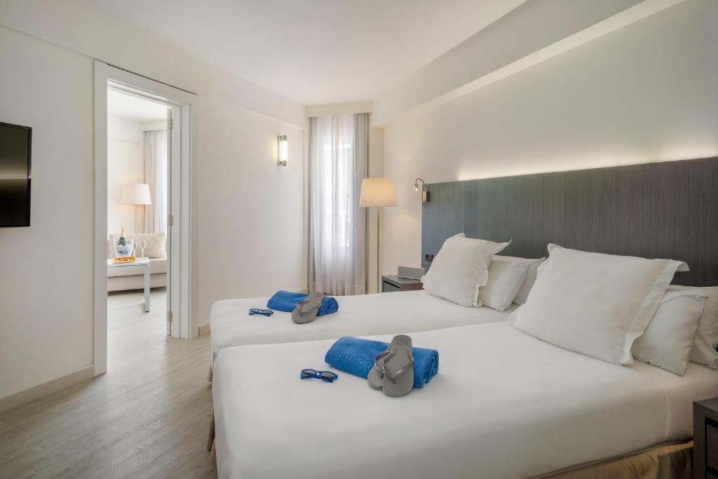 Postel nebo postele na pokoji v ubytování Sol House The Studio - Calviá Beach - Adults Only