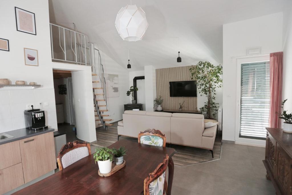 TV a/nebo společenská místnost v ubytování Apartment Tugare