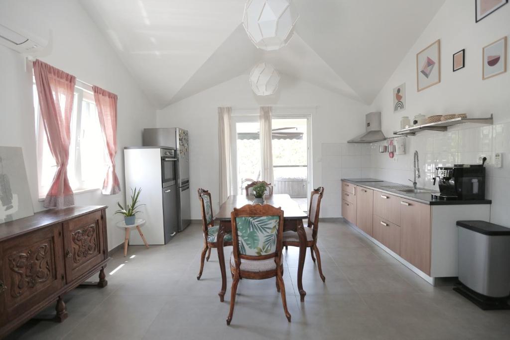 Kuchyň nebo kuchyňský kout v ubytování Apartment Tugare