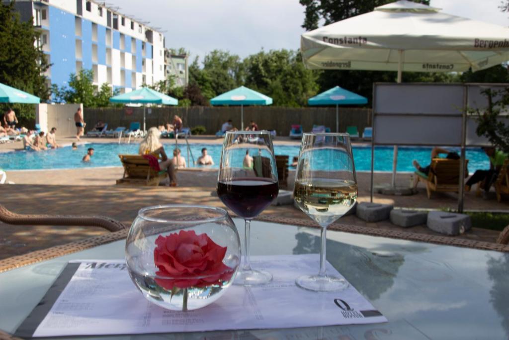 Bazén v ubytování Q Hotel nebo v jeho okolí