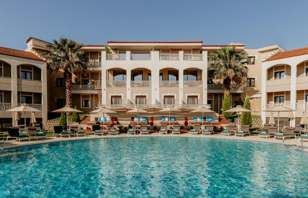 a large swimming pool in front of a hotel at Heaven Hotel Thessaloniki Airport in Néon Rýsion