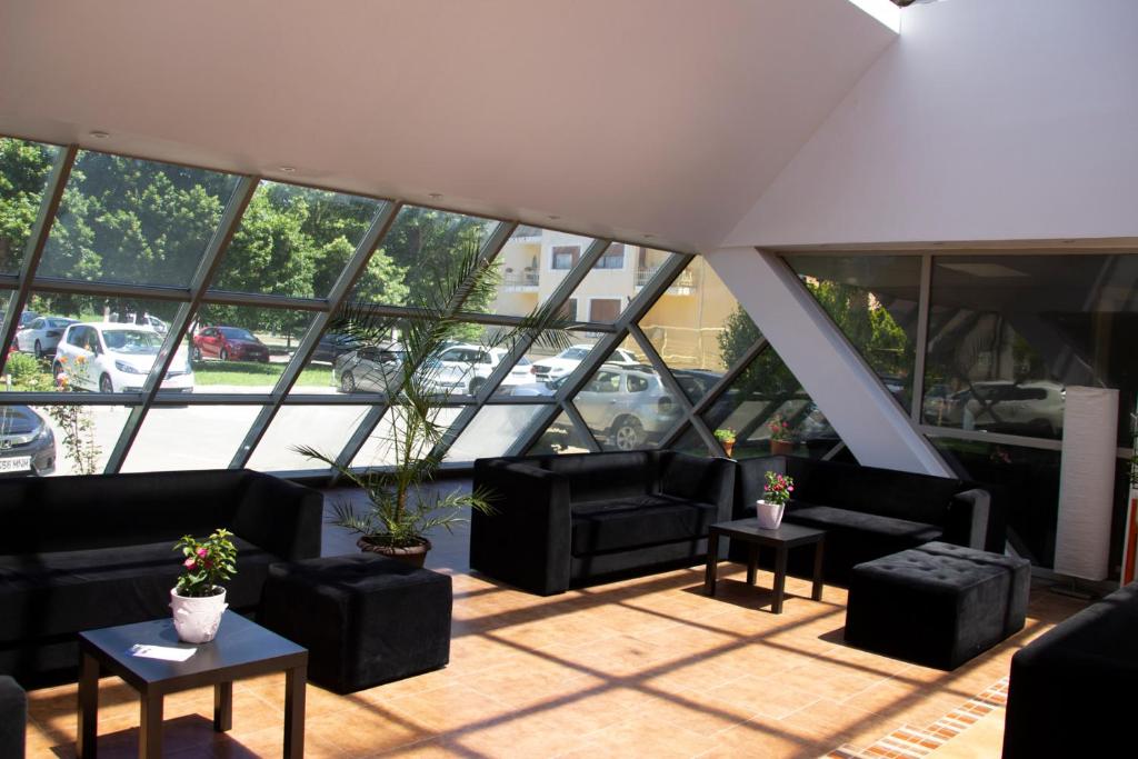 Posezení v ubytování Q Hotel