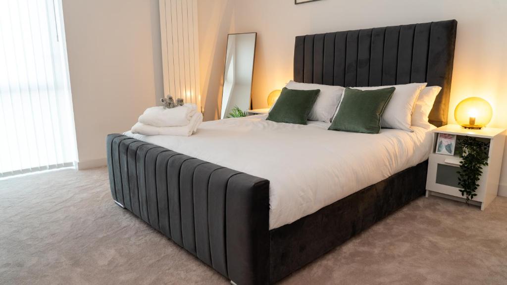 Royal Wharf - 1 Bed - Balcony - River & City View - Apartment