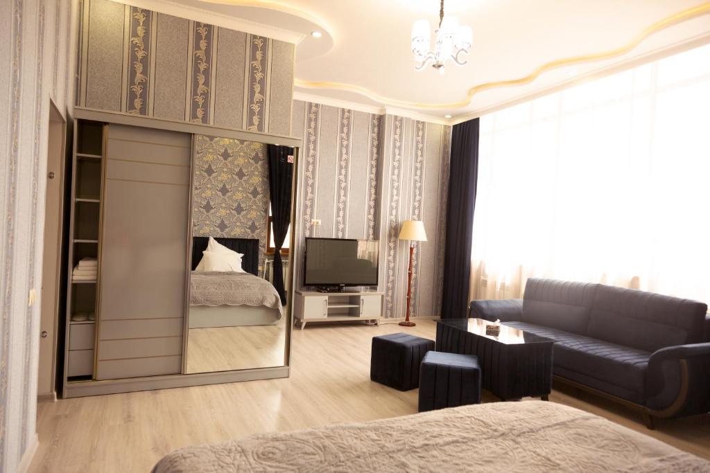 TV a/nebo společenská místnost v ubytování Hotel Felisa Gyumri