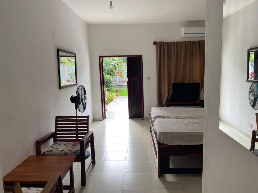 Queen Zee Garden Apartments 2