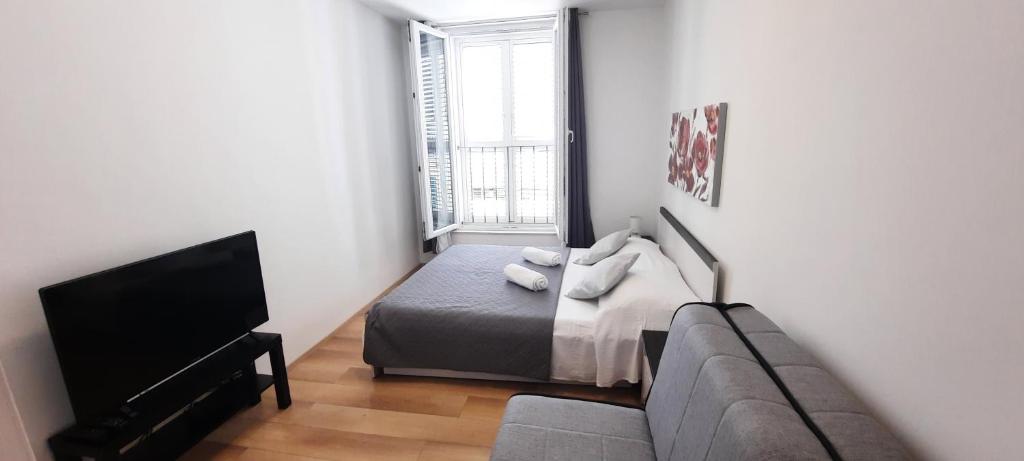 Peninsula Apartment