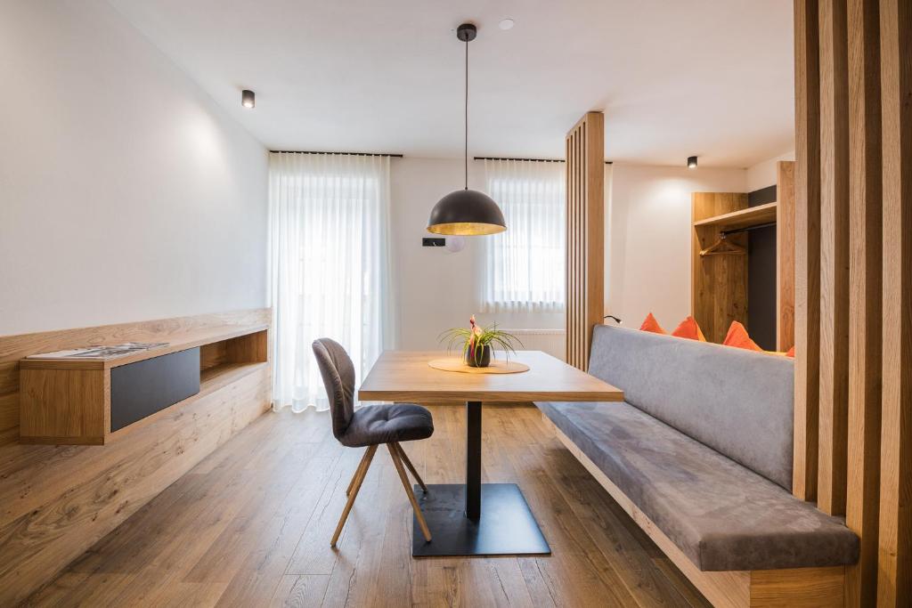 A seating area at Kuenz Dolomites App 2