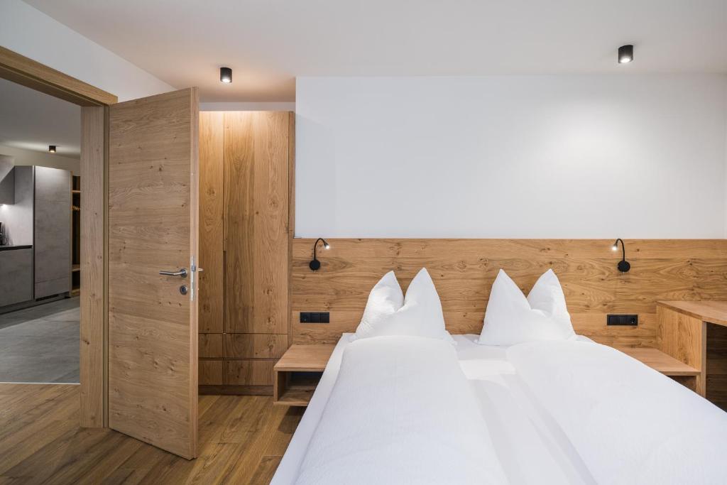 Posteľ alebo postele v izbe v ubytovaní Kuenz Dolomites App 5