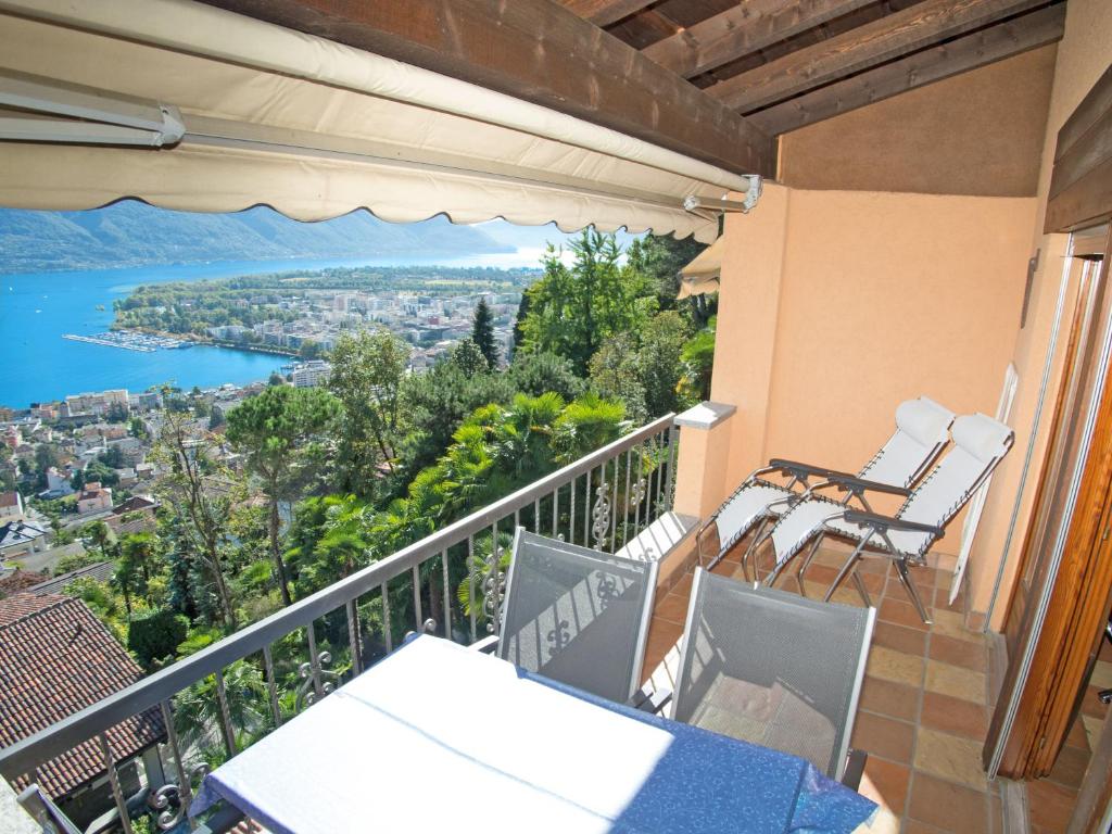 a balcony with a view of a lake at Residenza Paradiso App 1000 in Orselina