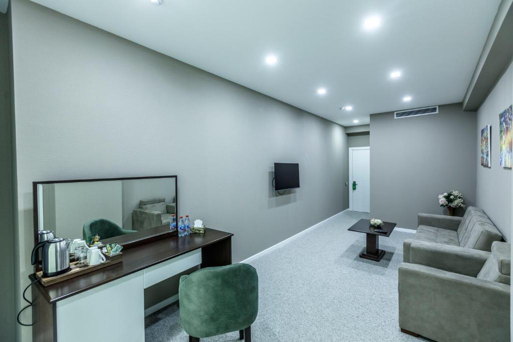 TV i/ili multimedijalni sistem u objektu Parallel Hotel