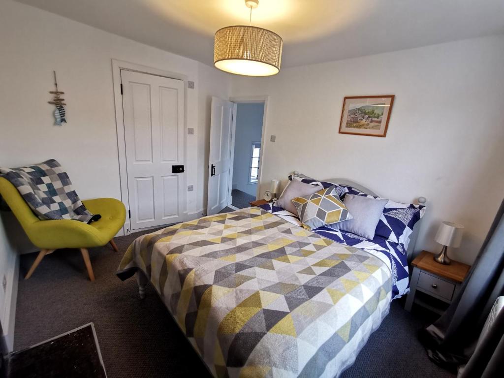 Una cama o camas en una habitación de Malahne Apartment Port Isaac