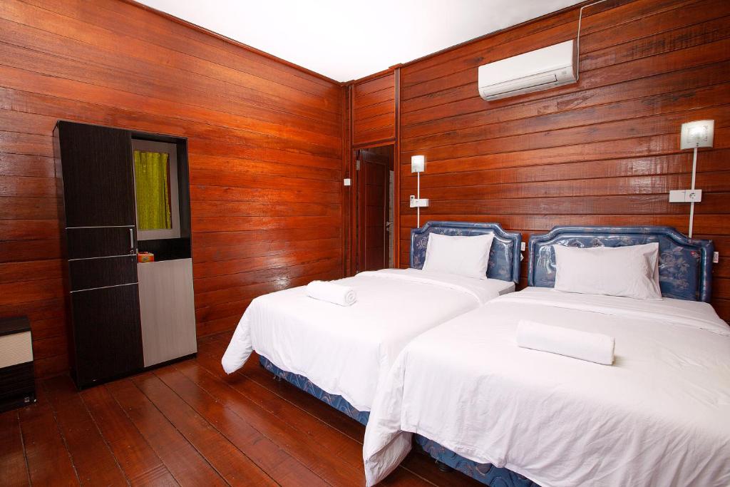 Ein Bett oder Betten in einem Zimmer der Unterkunft Maratua Dive Center And Lodge