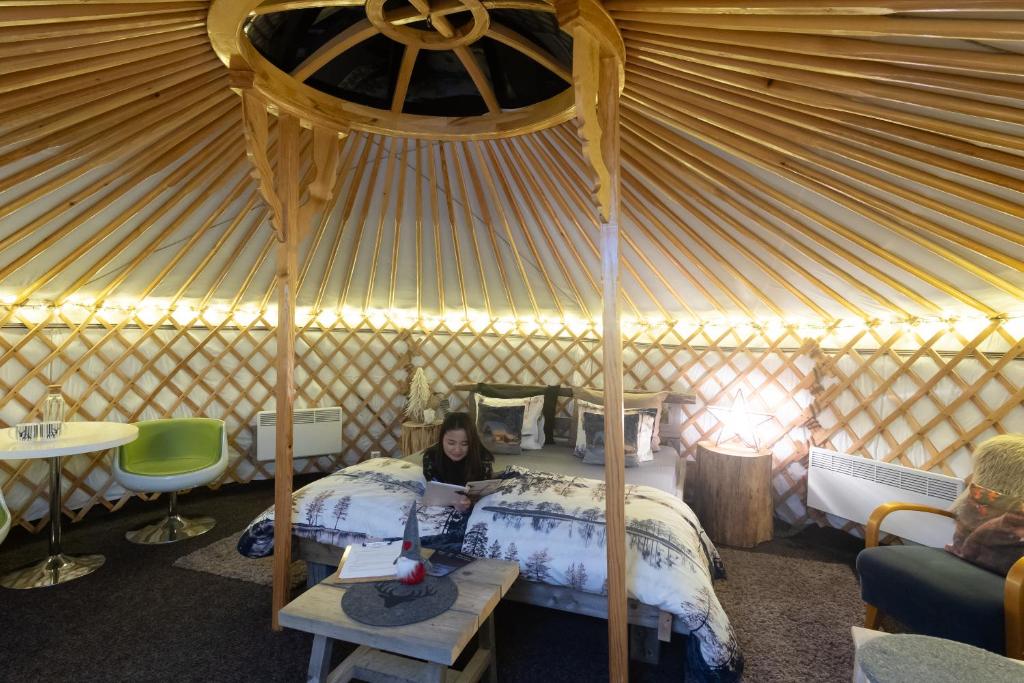 Posezení v ubytování Yurt District
