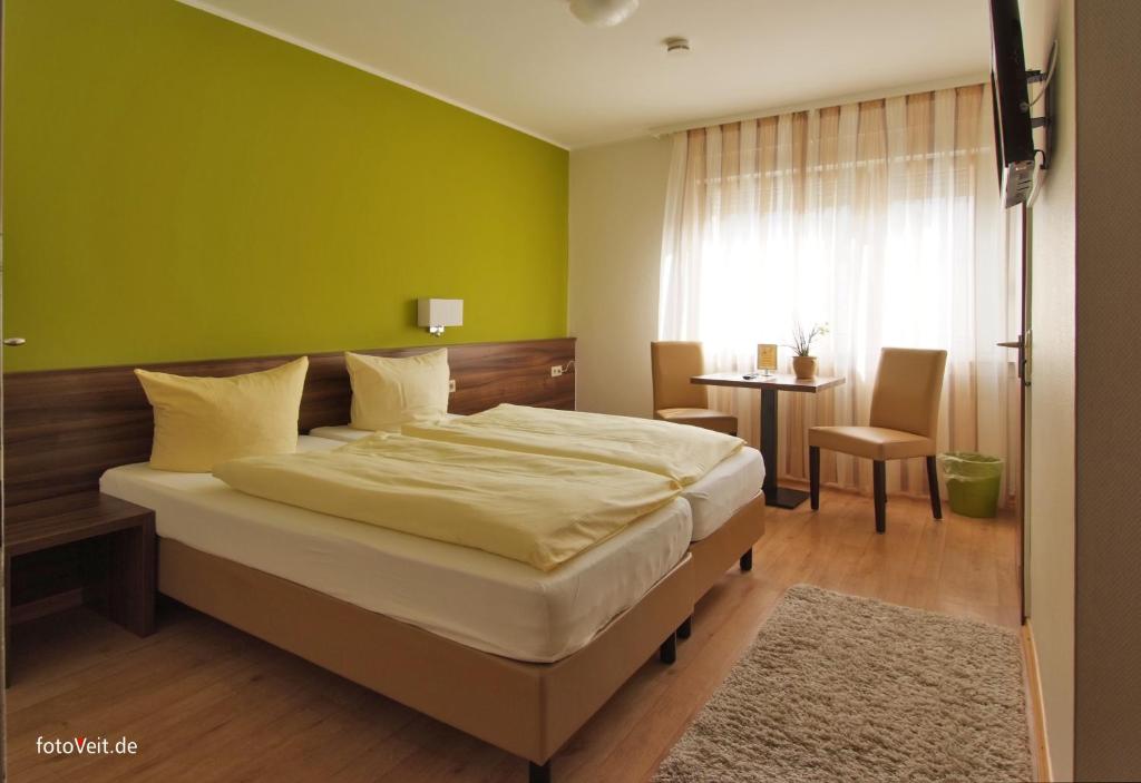Postel nebo postele na pokoji v ubytování L' Angolo Ristorante & Hotel GmbH