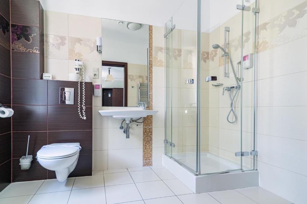 Koupelna v ubytování Hotel Pod Filarami