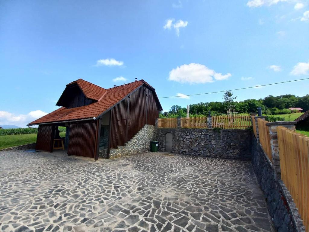 Vineyard Cottage Maleric with Pool Access - Housity