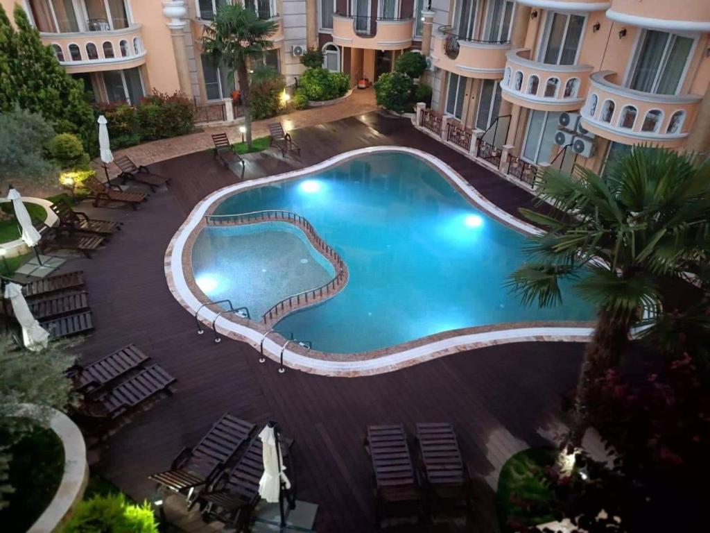 an overhead view of a swimming pool in a hotel at Marina Studio in Ravda