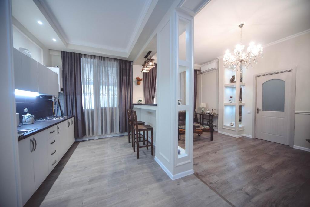 Μια τηλεόραση ή/και κέντρο ψυχαγωγίας στο Under the mountain