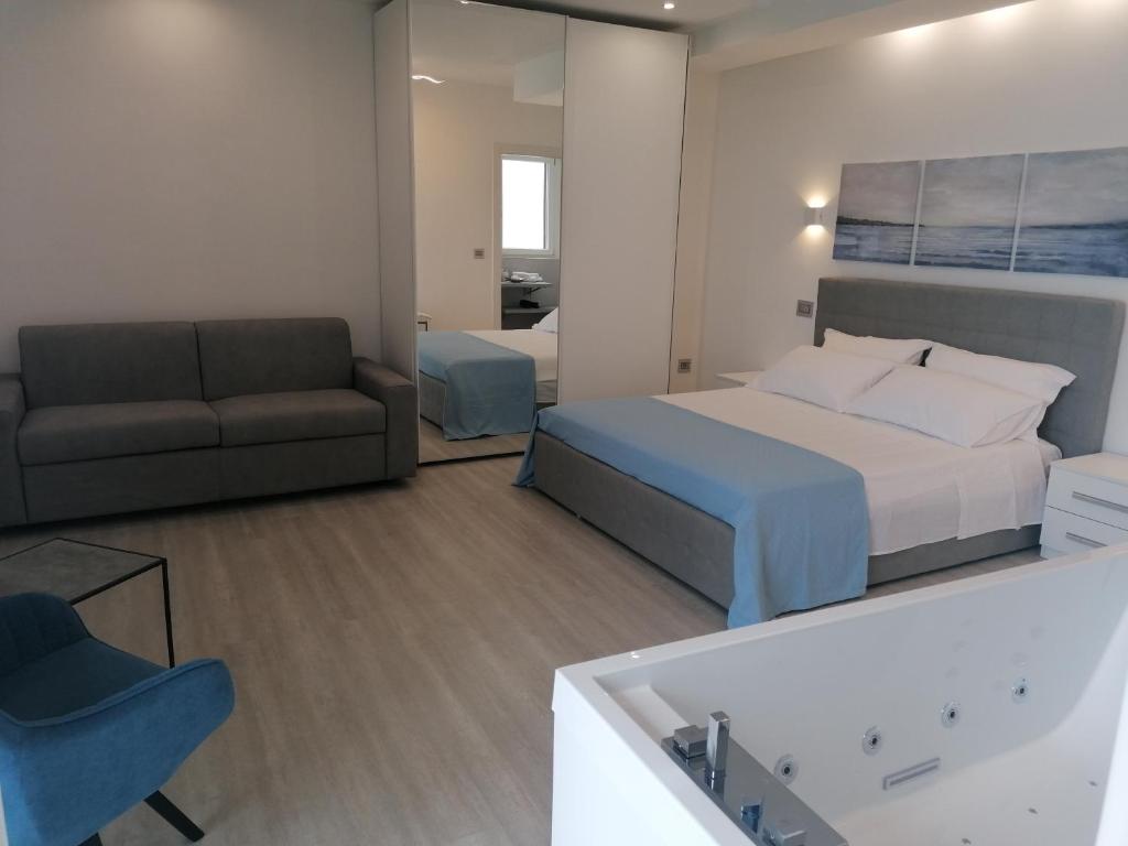 Łóżko lub łóżka w pokoju w obiekcie Borgonuovo Luxury Home