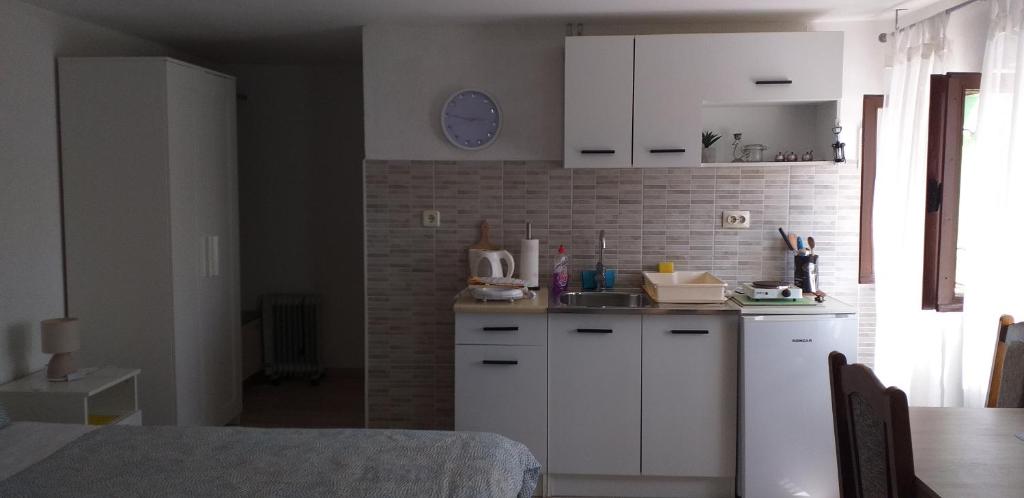 Kuchyňa alebo kuchynka v ubytovaní Guesthouse Loncar
