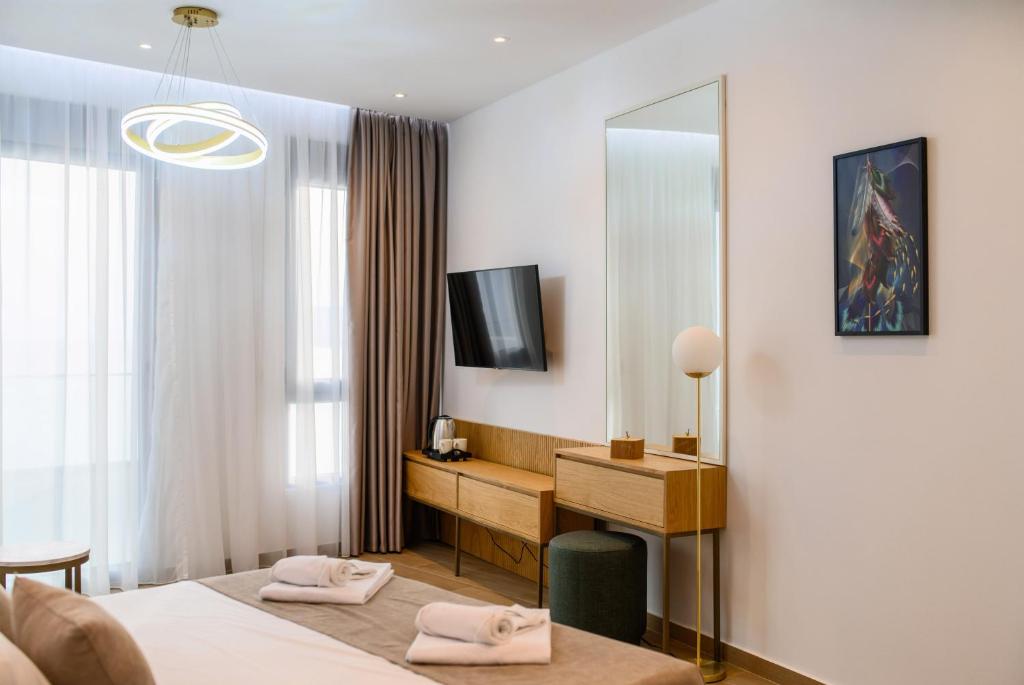 سرير أو أسرّة في غرفة في G Star Hotel