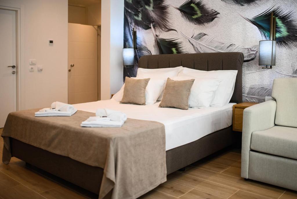 سرير أو أسرّة في غرفة في G Star Hotel