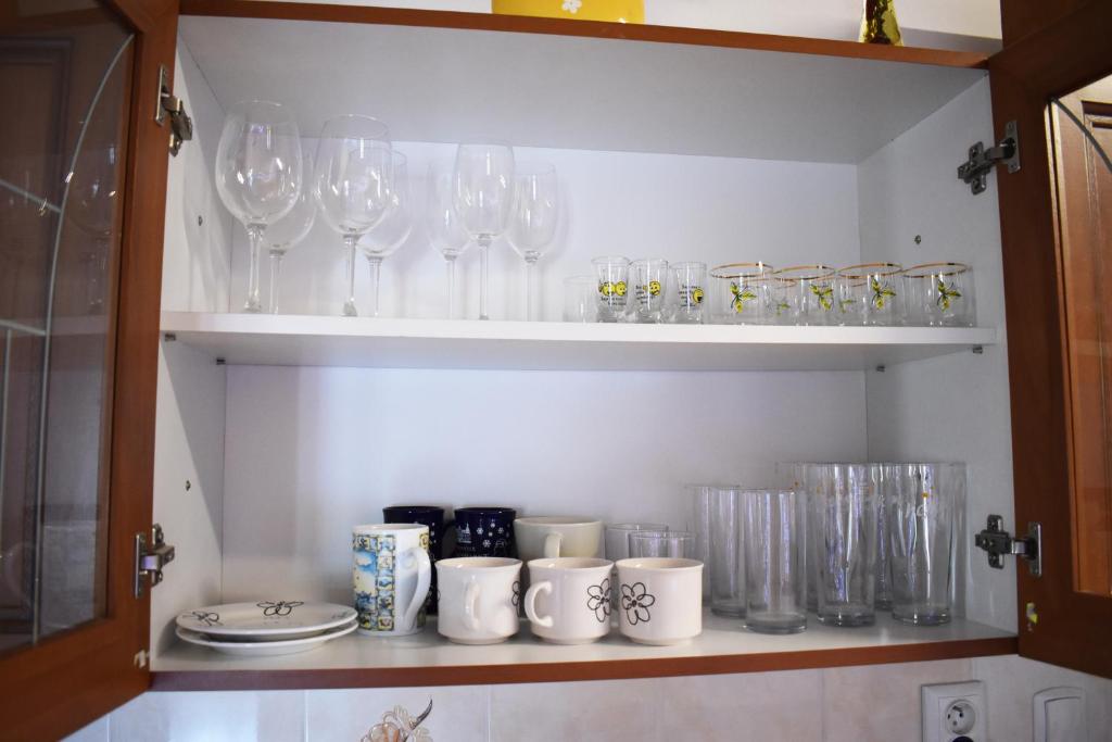 A kitchen or kitchenette at Apartman Belavita