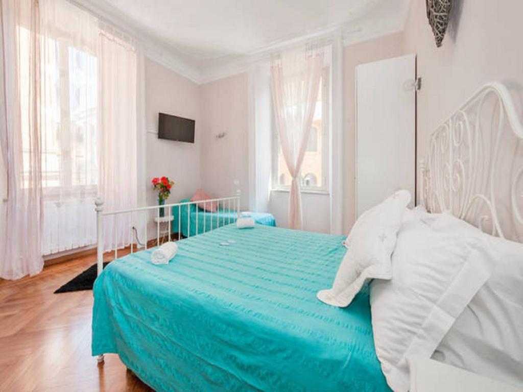 Postel nebo postele na pokoji v ubytování Sesto Suites Central