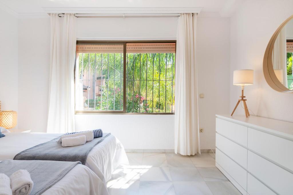 Postel nebo postele na pokoji v ubytování Villa Giovanni - Marbella Center - Heated Pool