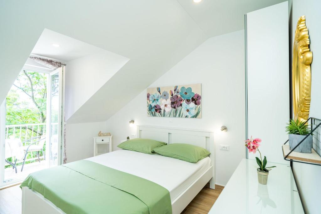 Apartment & Rooms Papa - 高级双或双室，带阳台和部分海景
