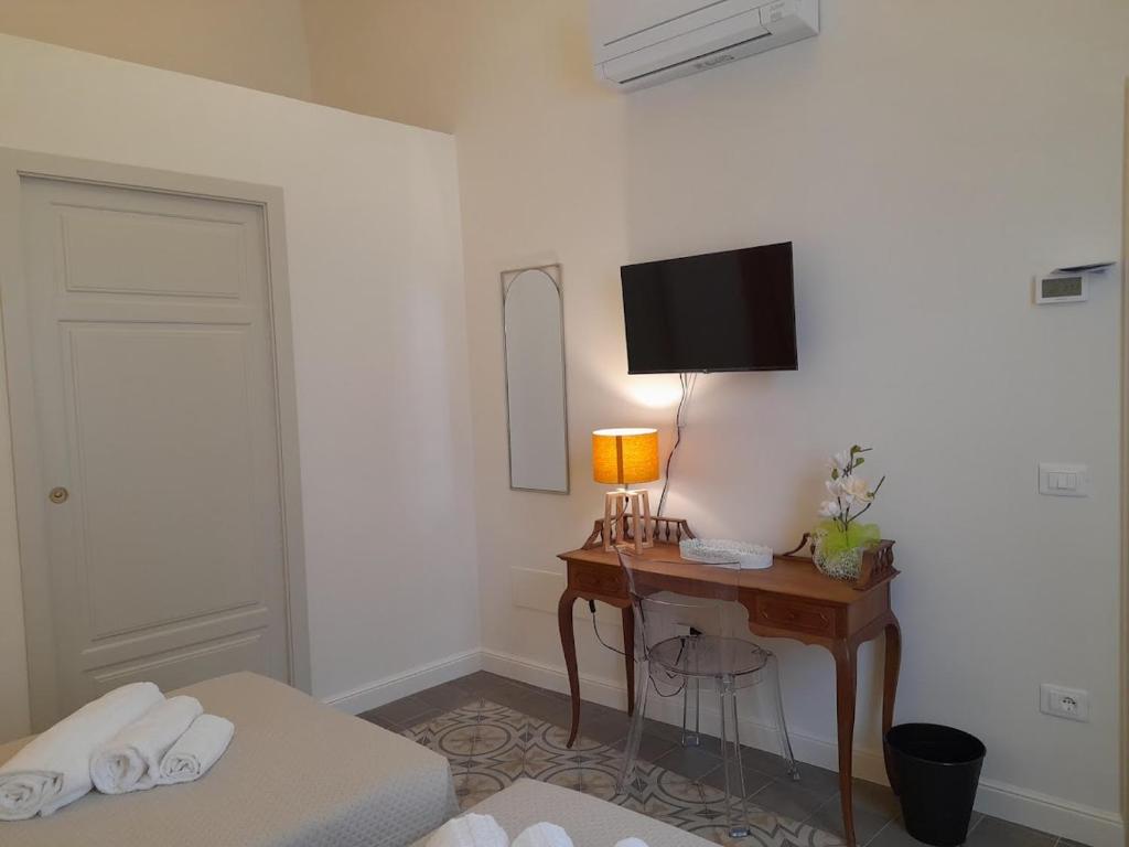Telewizja i/lub zestaw kina domowego w obiekcie B&B Villino Luschi Pisa Centro