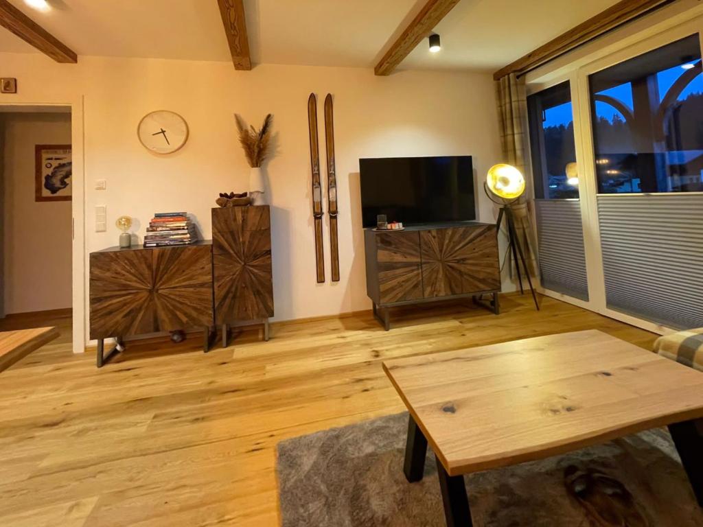 TV a/nebo společenská místnost v ubytování Alpenblick Apartment
