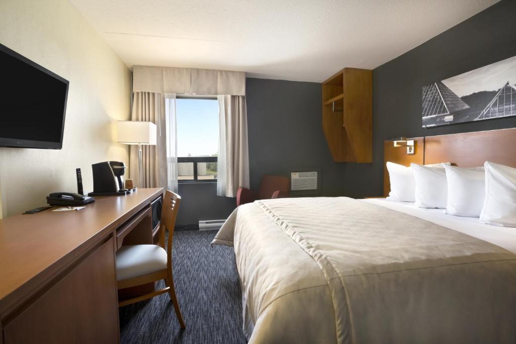 
Queen Room - Main Floor/Non-Smoking
