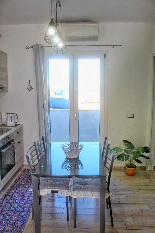 Tommy House a Calasetta - Moderno Appartamento Fronte Mare