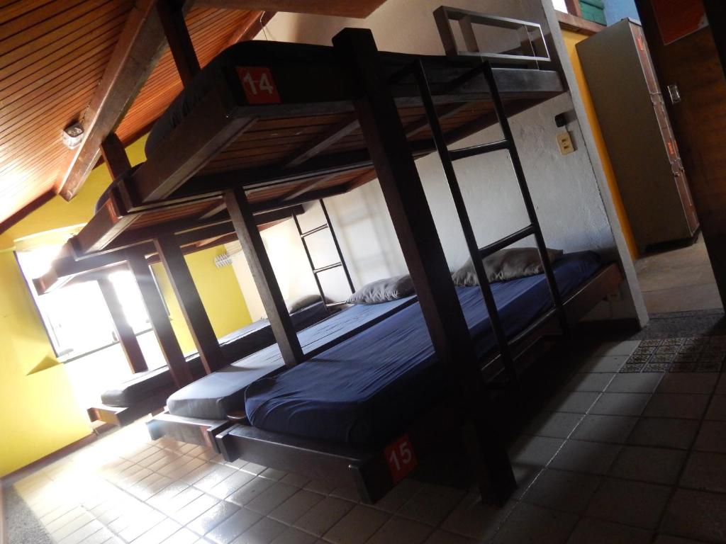 Palanda nebo palandy na pokoji v ubytování Laranjeiras Hostel