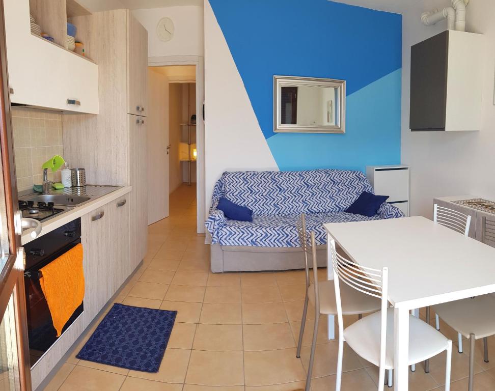 Kuchyň nebo kuchyňský kout v ubytování La Quiete 08 lake view Apartment By Garda Domus Mea