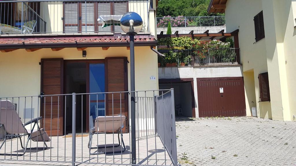 Balkón nebo terasa v ubytování La Quiete 08 lake view Apartment By Garda Domus Mea