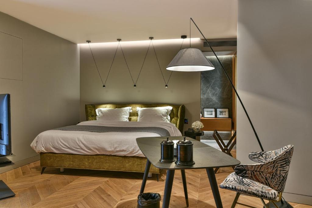 Posteľ alebo postele v izbe v ubytovaní Athens Dom Hotel