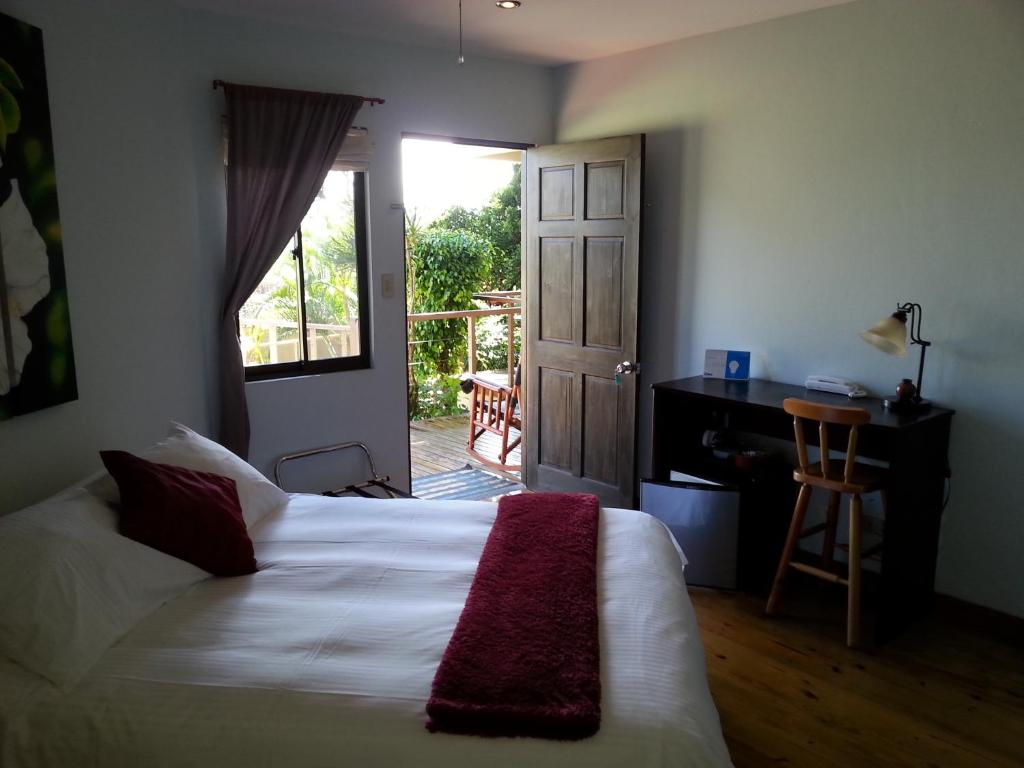 Out of Bounds Boutique Hotel - Chambre Triple