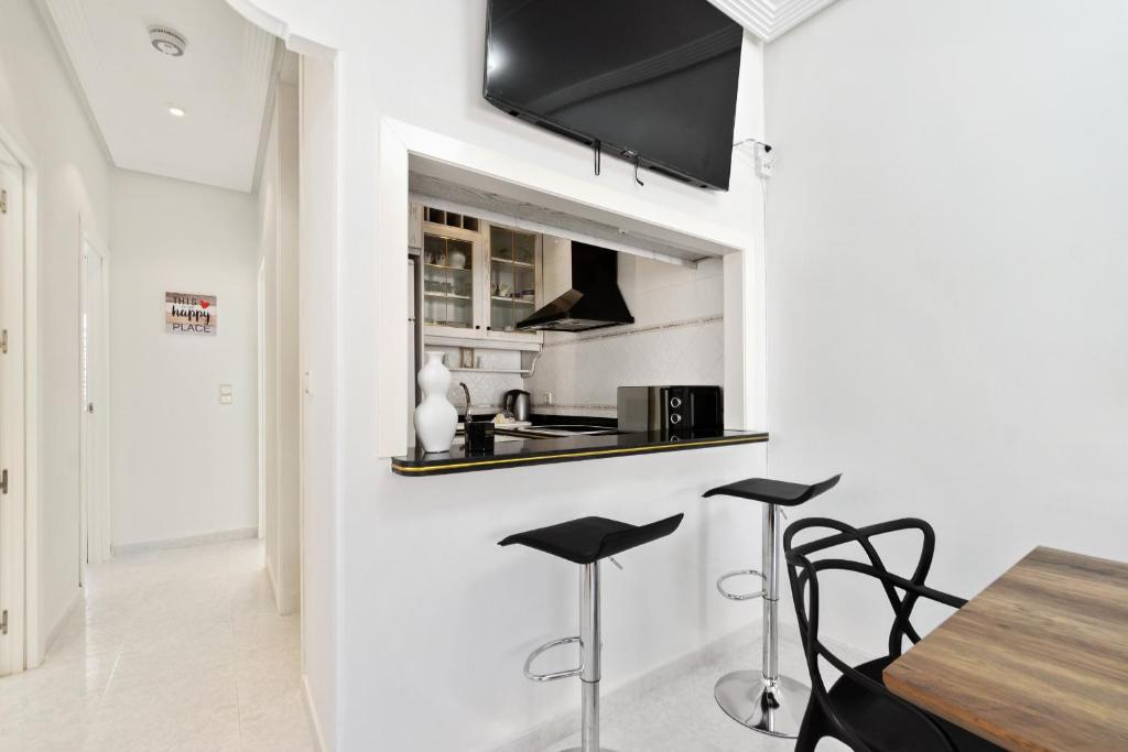 A kitchen or kitchenette at Villa Capricho Playa - Palm Beach