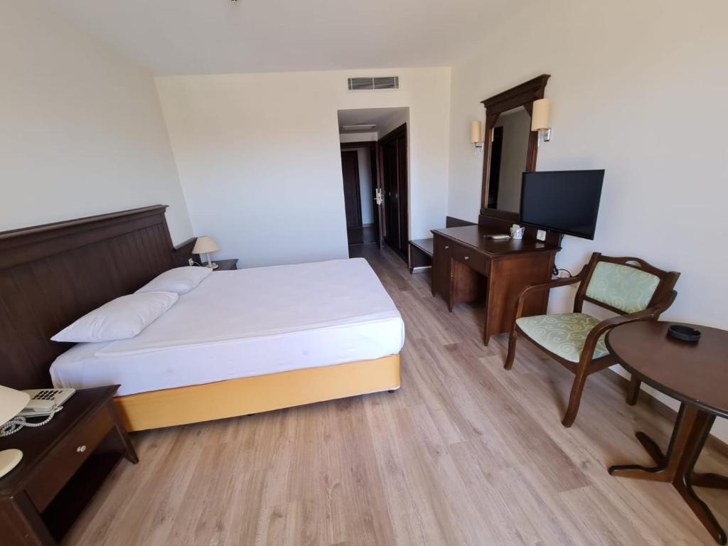 Postel nebo postele na pokoji v ubytování Side Palm D'or Hotel