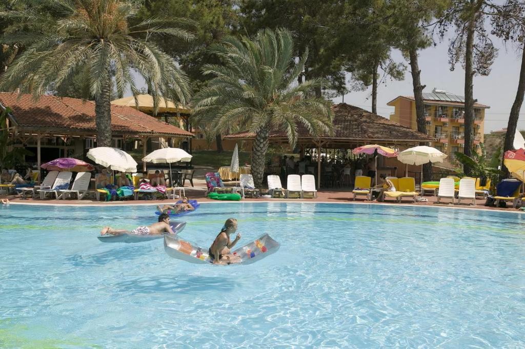 Bazén v ubytování Side Palm D'or Hotel nebo v jeho okolí