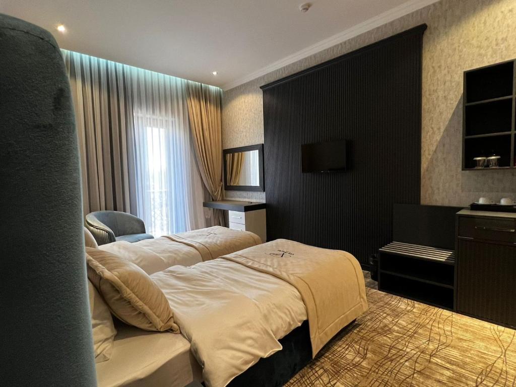 VIS Palm Hotel Ganja - Habitación Gemela Con Balcón