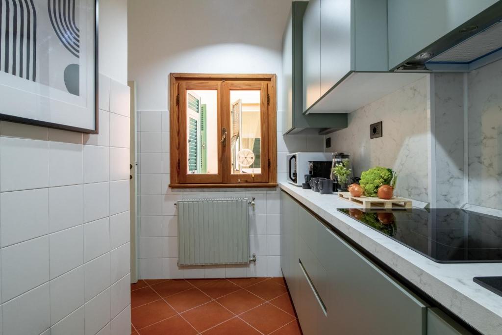 Kuchyňa alebo kuchynka v ubytovaní Salvia by PortofinoHomes