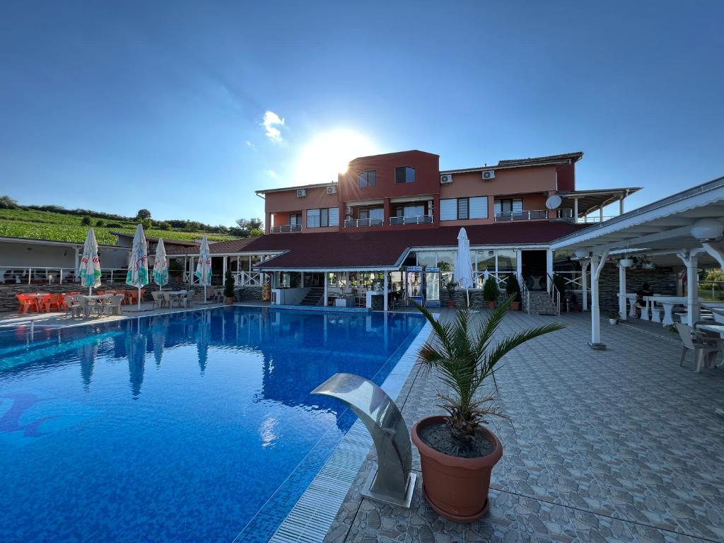 Gallery image of Плувен комплекс ФЪЦ in Opaka