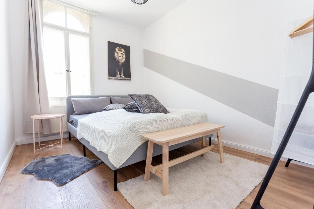 Postel nebo postele na pokoji v ubytování FULL HOUSE Studios - Das Beschickbare Apartment